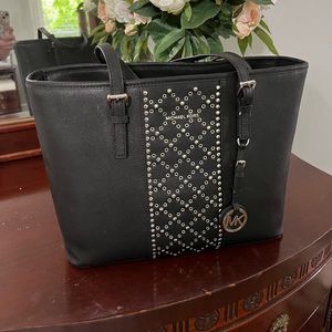 New, never used Michael Kors purse.